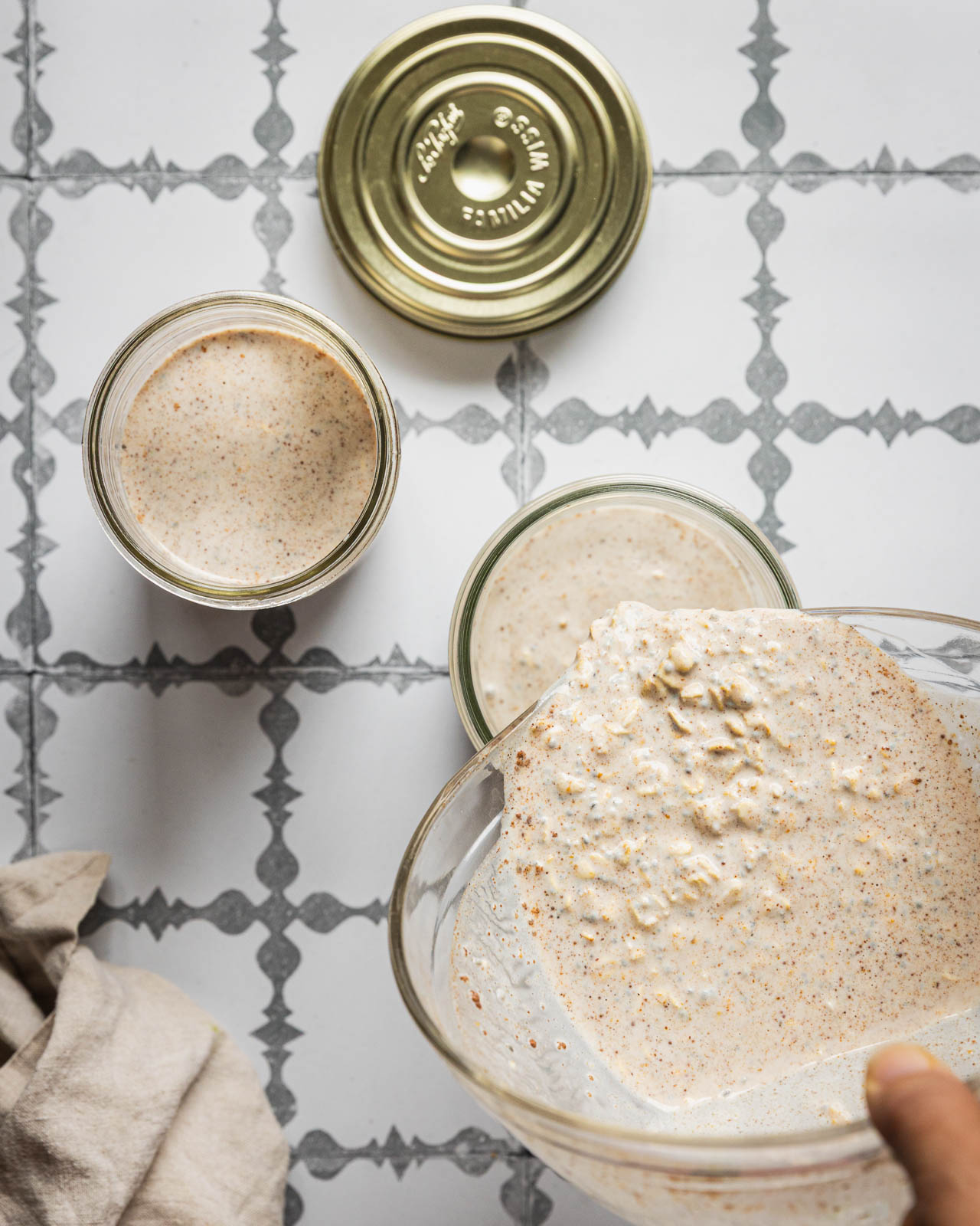 Dividing overnight oats between two jars
