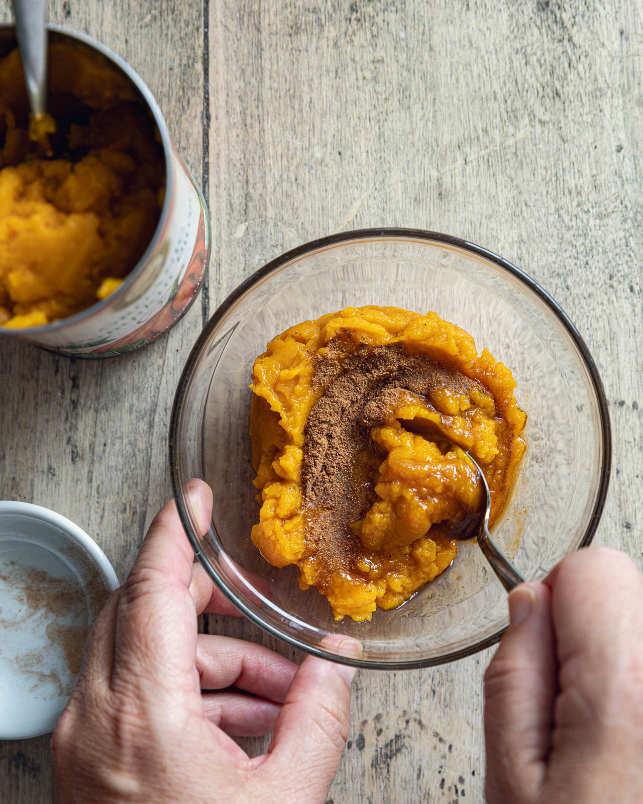 Mixing pumpkin purée with pumpkin pie spice